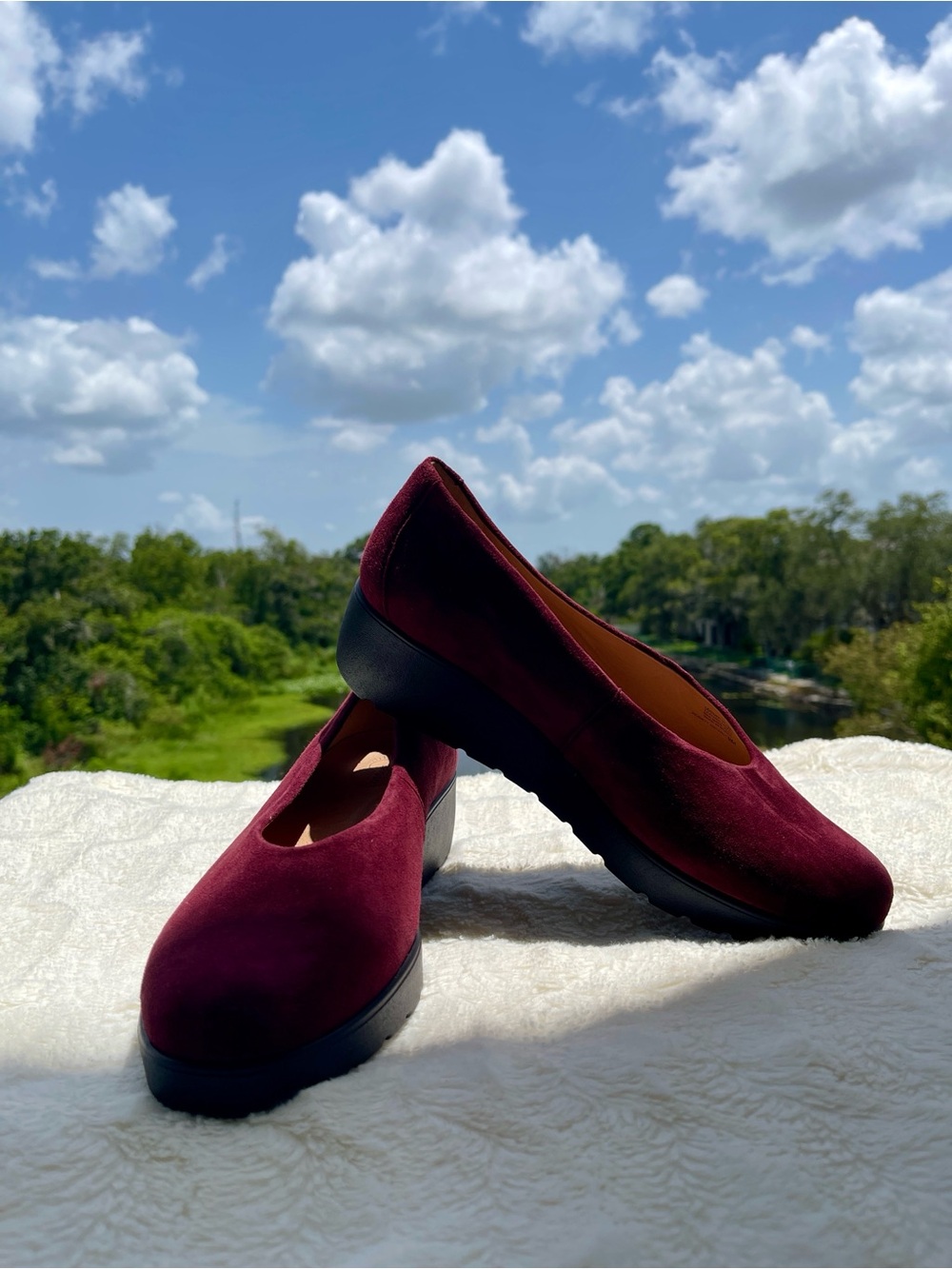 Brioso Waverly Cranberry Suede Platform Wedge Pumps | Women’s 9M | NWOT